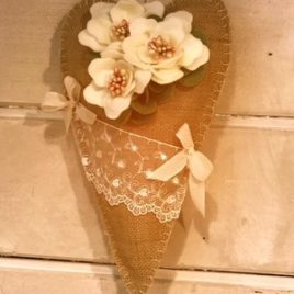 CUORE IN JUTA E FIOR DI MAGNOLIA