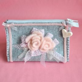Pochette Triangolare rosa in pannolana